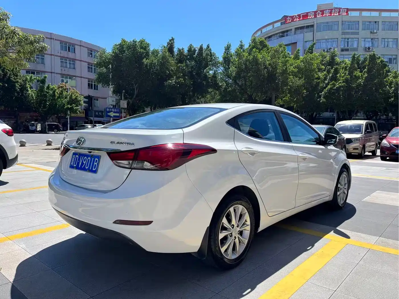 Hyundai Langdong 2016 1.6L Automatic Smart Edition фото 7
