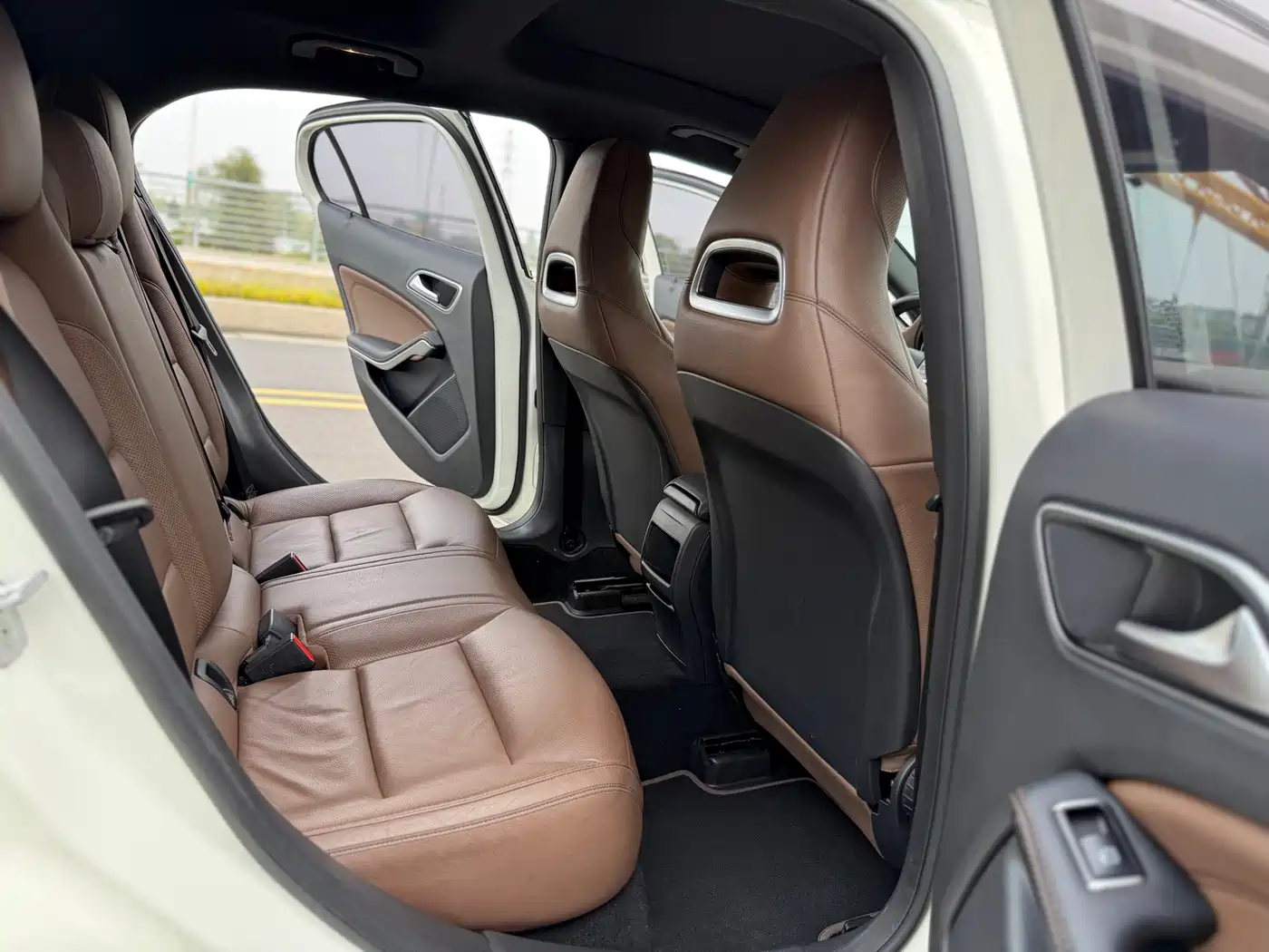 Mercedes-Benz GLA (Import) 2015 GLA 260 4MATIC фото 8