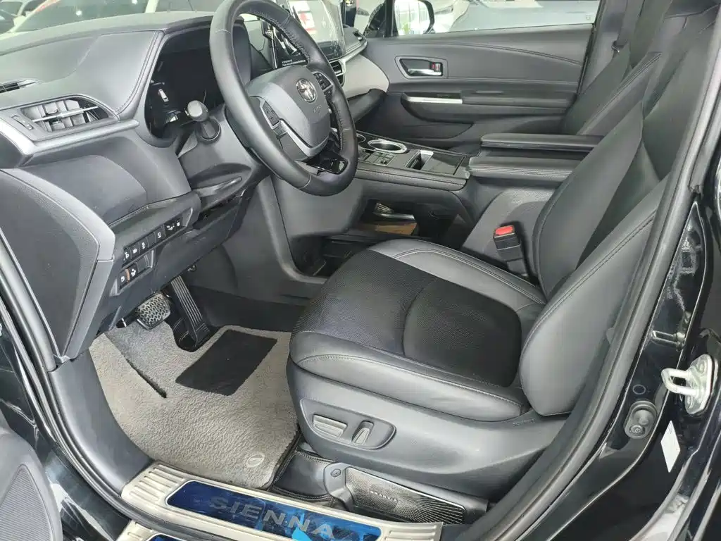 Toyota Granvia 2024 2023 2.5L Hybrid VIP Edition