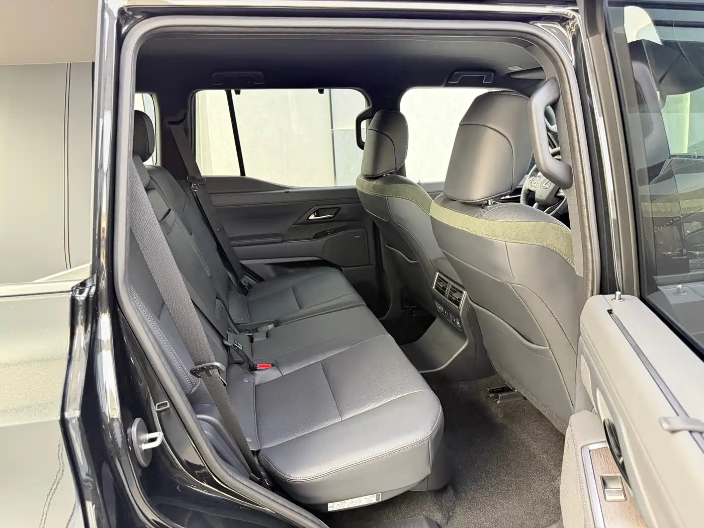 Lexus GX 2024 OVERTRAIL Summit Edition фото 14