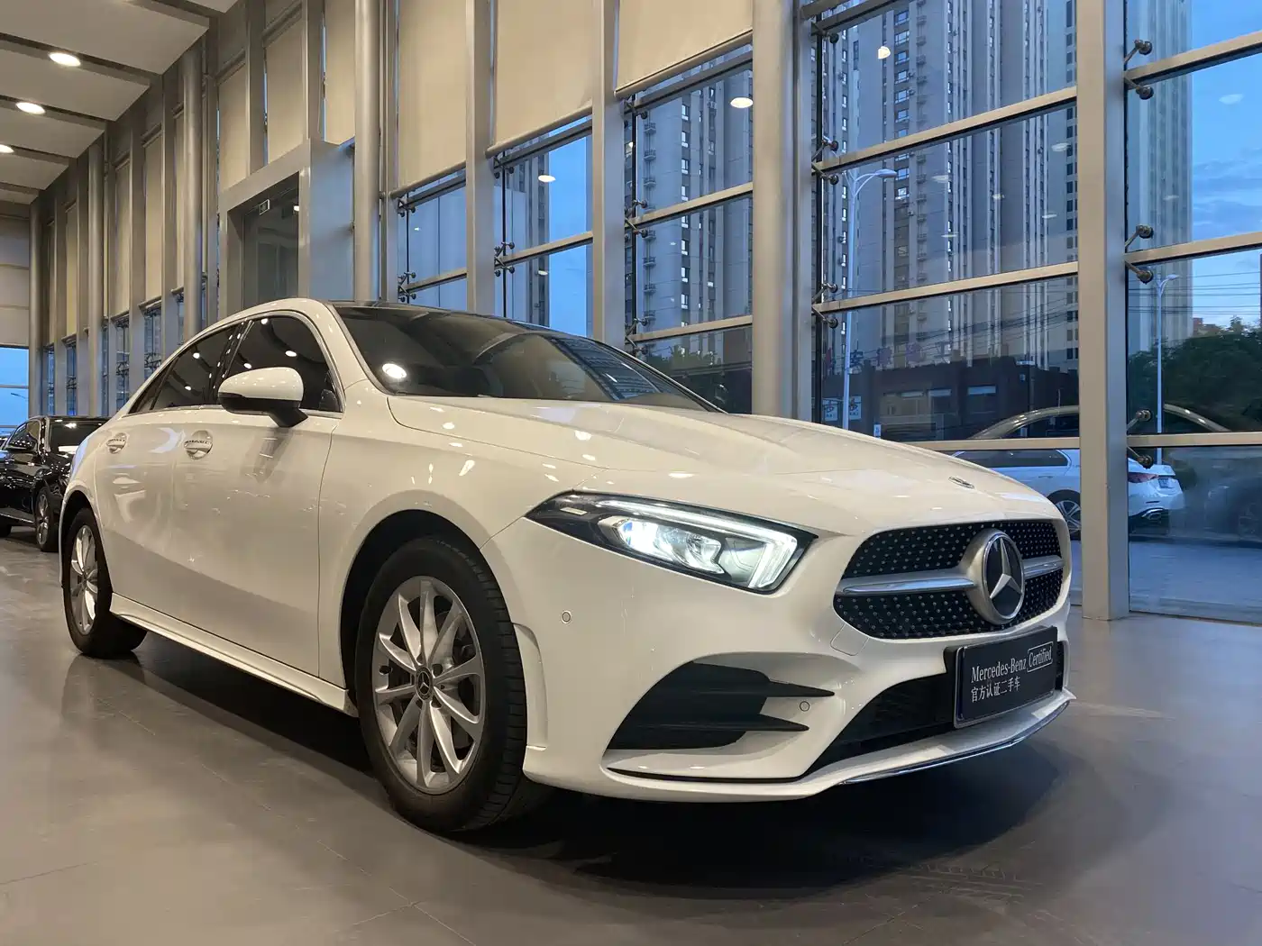 Mercedes-Benz A-Class 2021 A 200 L Sport Sedan Fashion Edition фото 3