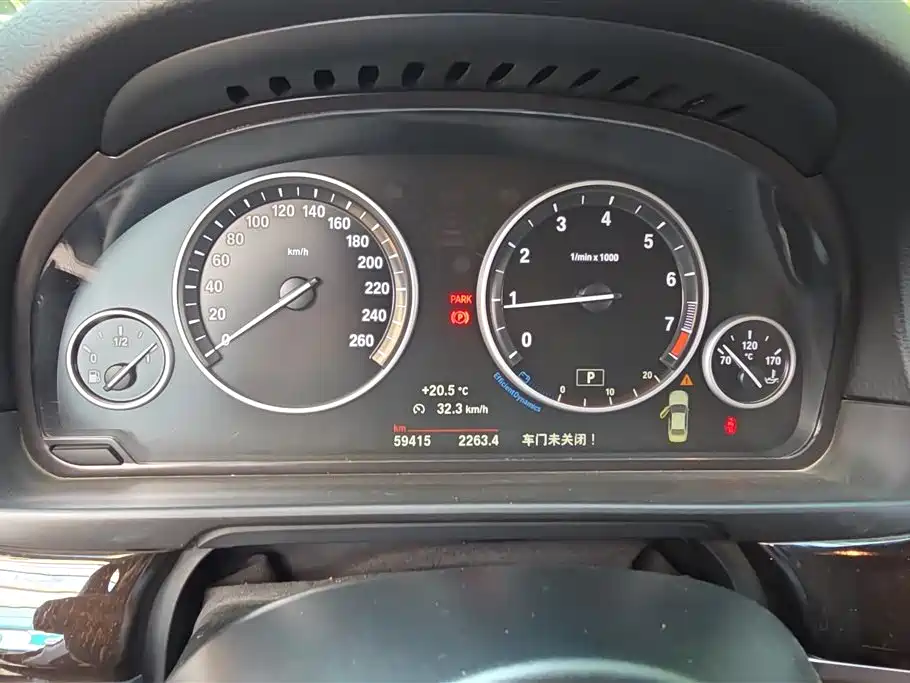 BMW 5 Series 2014 525Li Leading фото 14