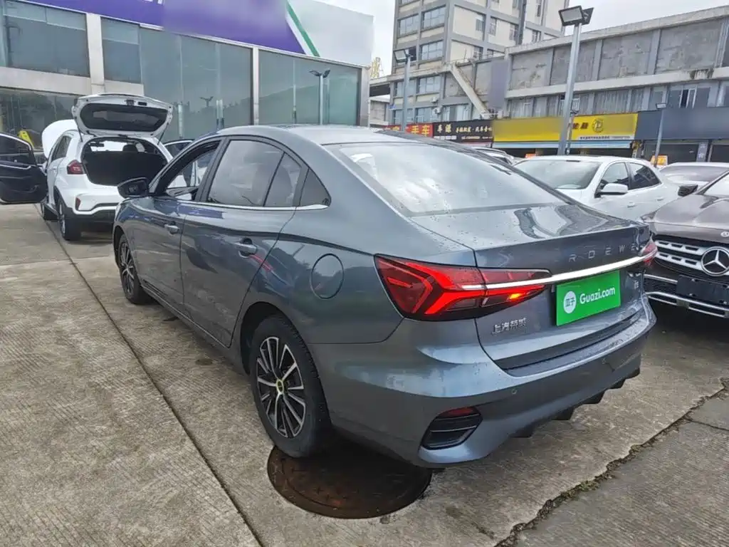 Фото 5 - Roewe i5