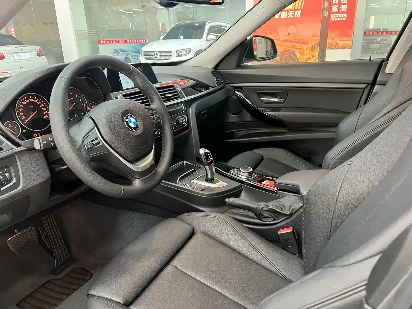 BMW 3 Series GT 2019 320i Fashion Model фото 11