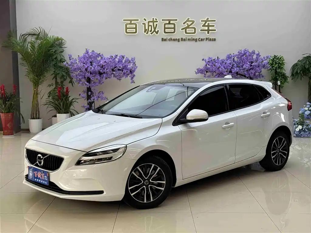 Фото 1 - Volvo V40