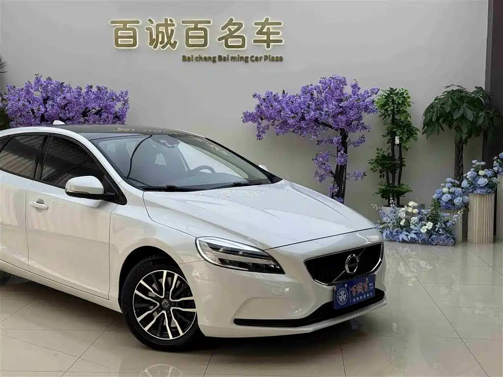 Фото 4 - Volvo V40