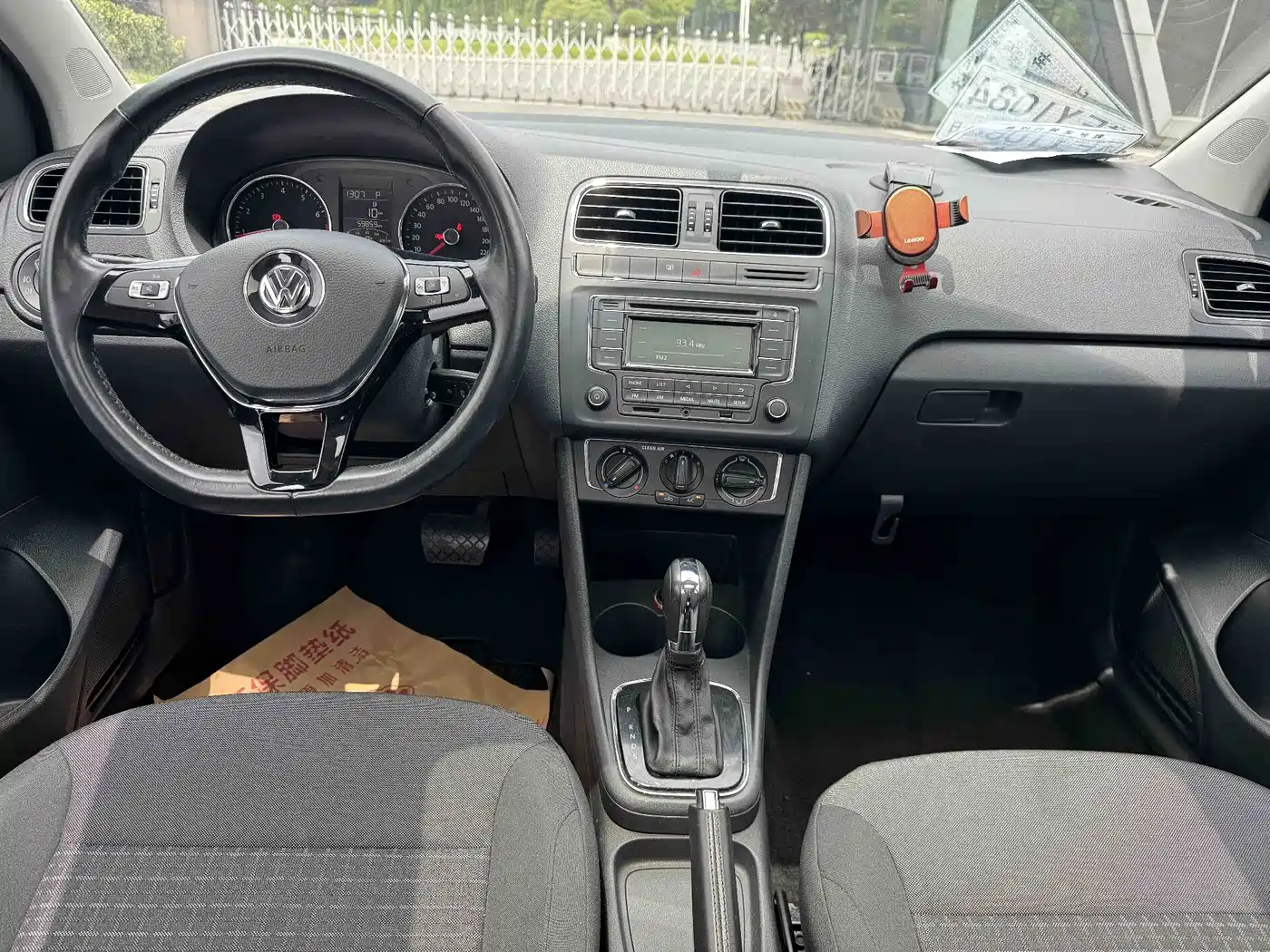 Volkswagen Polo 2016 1.6L Automatic Comfort фото 3