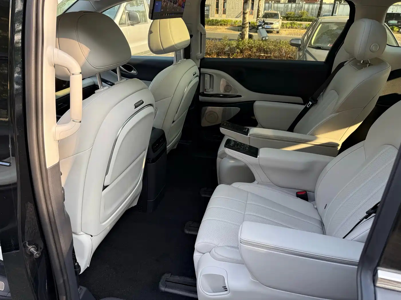 Voyah Auto Voyah Dreamer 2025 PHEV 4WD Kunpeng Premium Edition фото 6