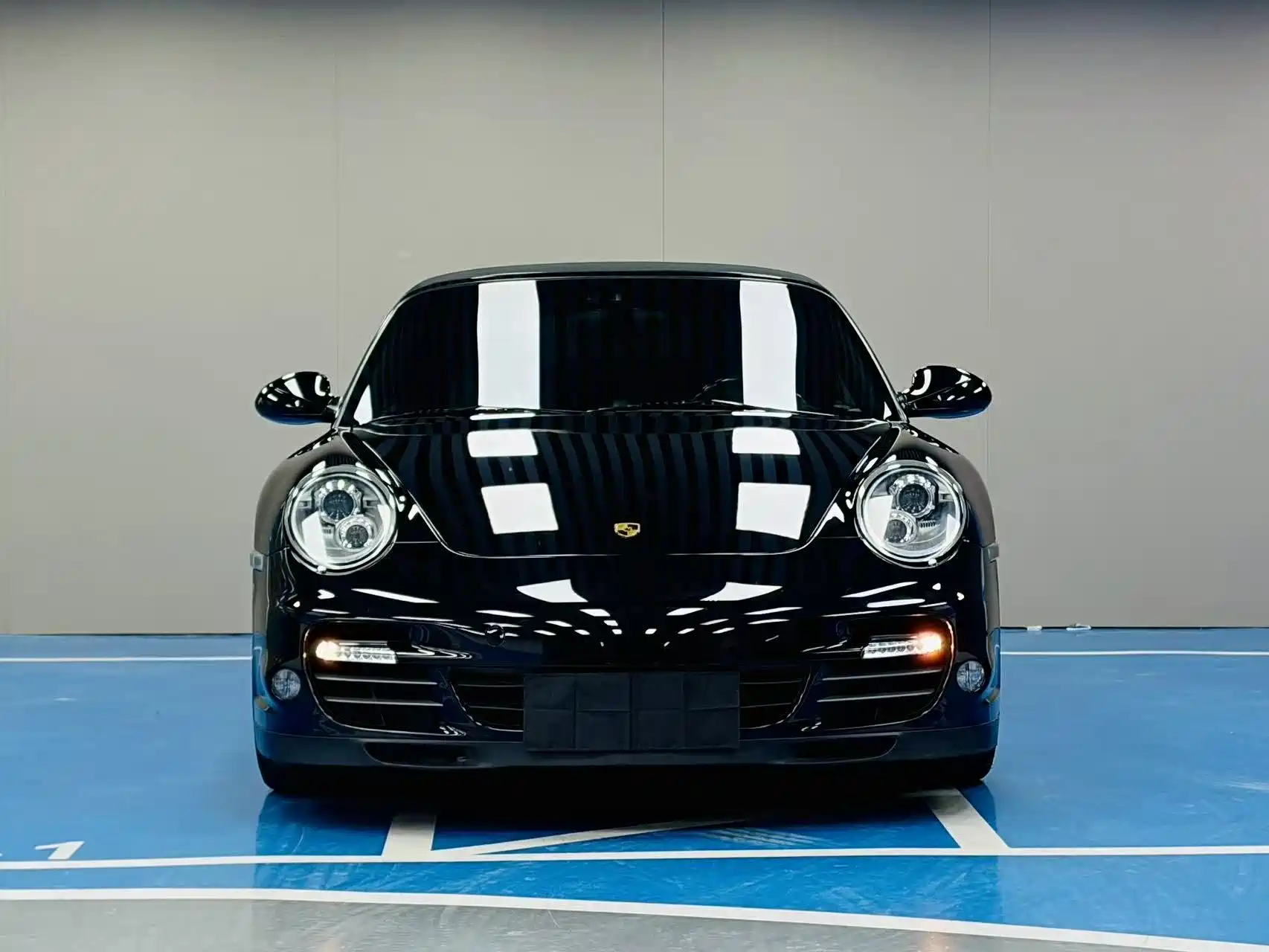 Photo 2 - Porsche 911