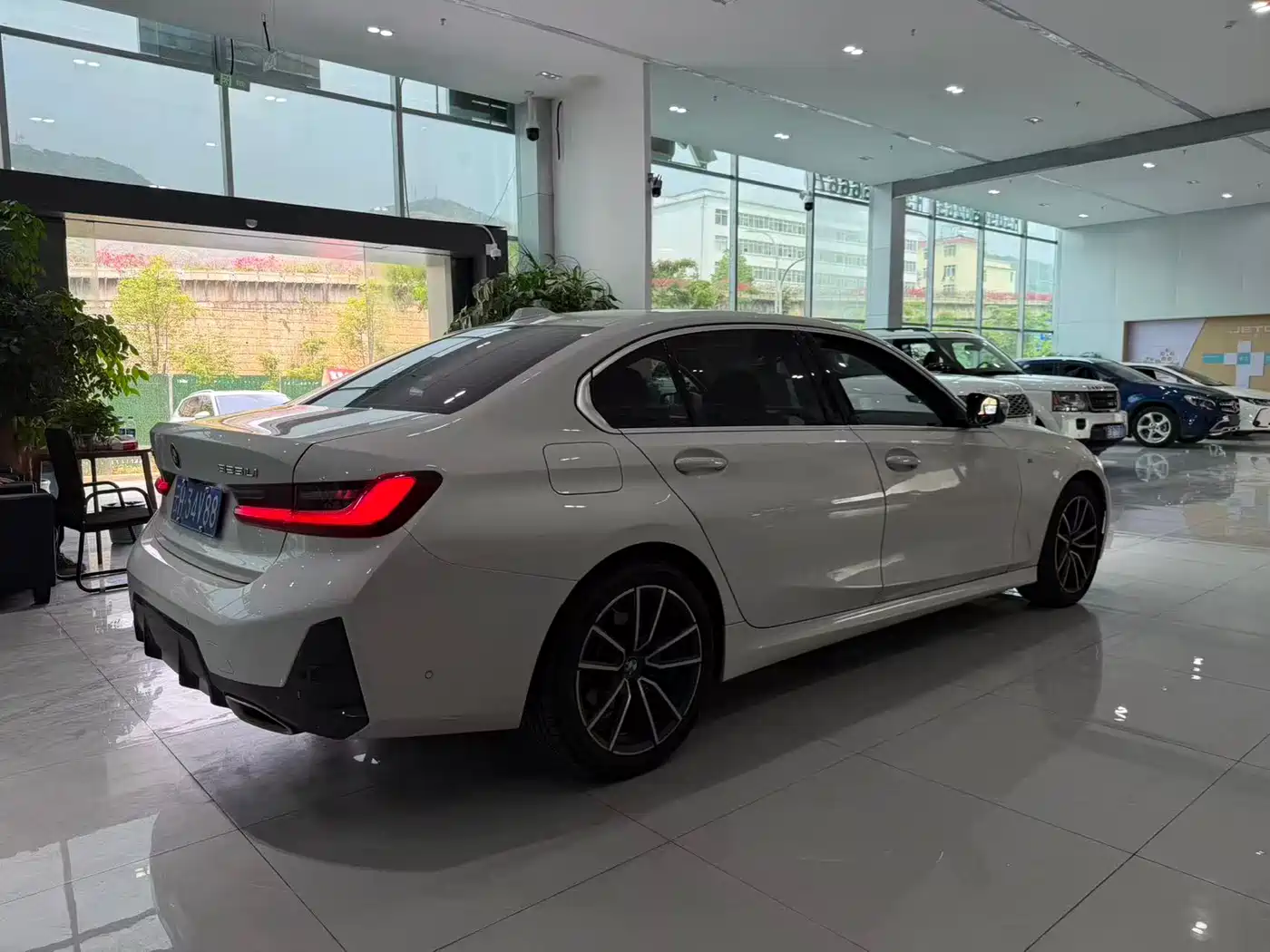 BMW 3 Series 2023 325Li M Sport Package фото 9