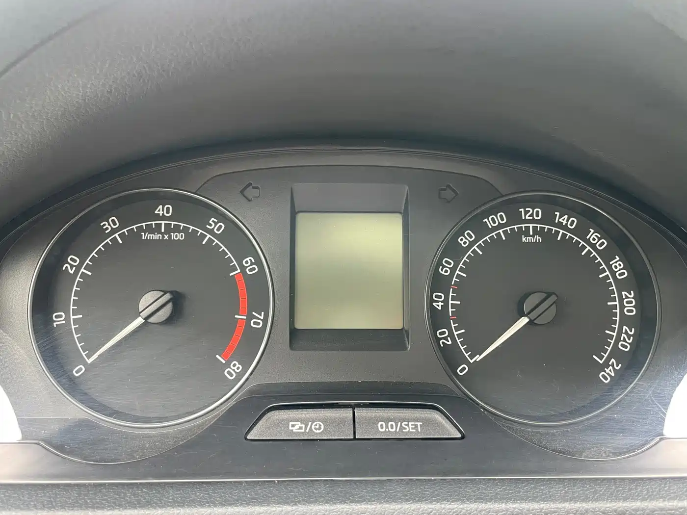 Škoda Rapid 2013 1.6L Automatic Smart Selection фото 19