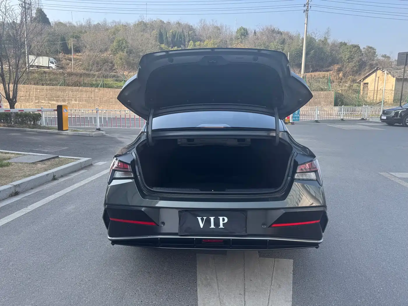 Hyundai Elantra 2023 Model 1.5L CVT LUX Premium Edition фото 14