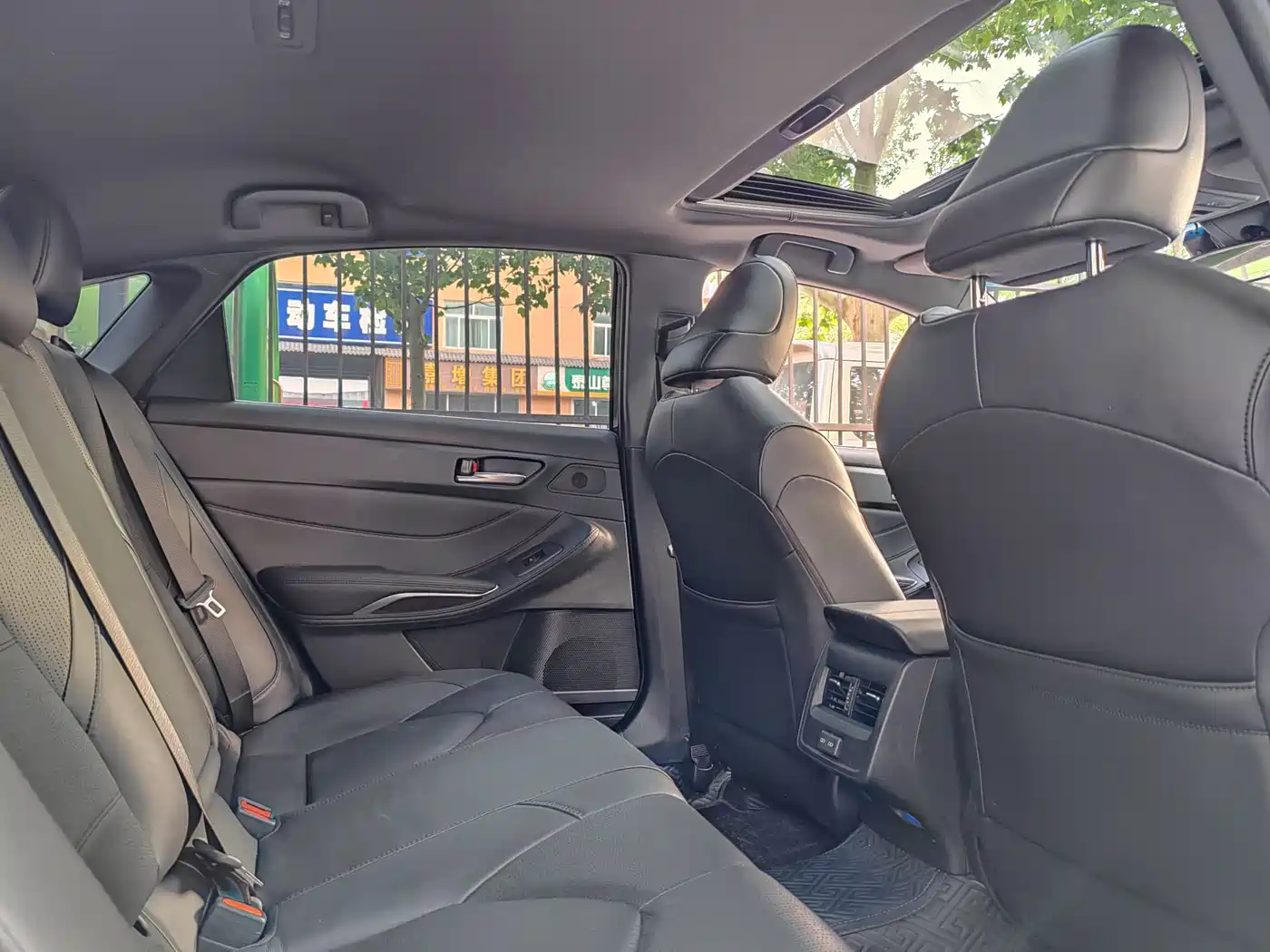 Toyota Avalon 2022 2.0L Luxury Edition фото 9