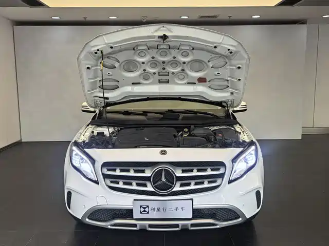 Mercedes-Benz GLA 2018 GLA 200 Fashion — фото 4