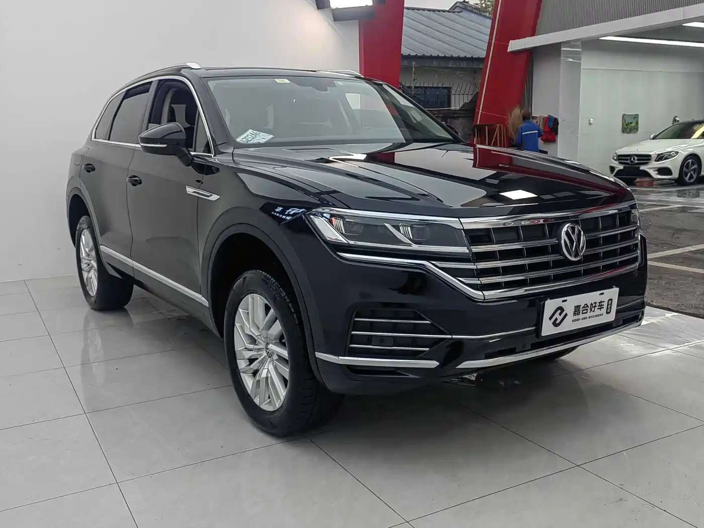 VOLKSWAGEN TOUAREG