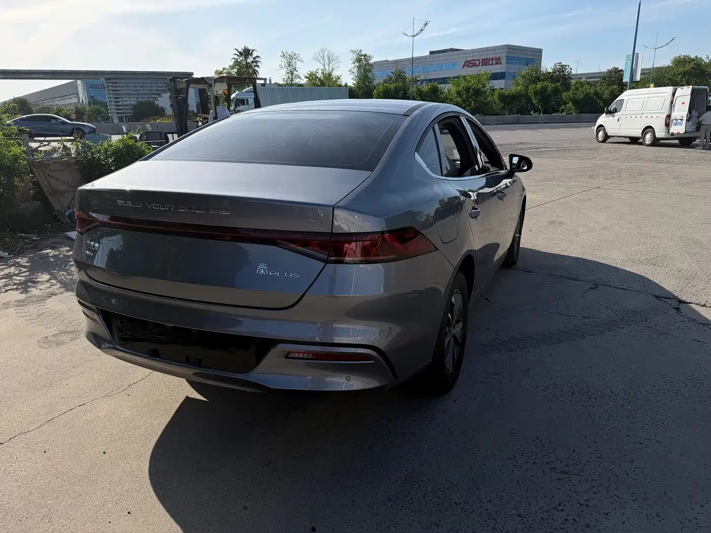 BYD Qin PLUS 2024 Glory Edition DM-i 55KM Leading фото 9
