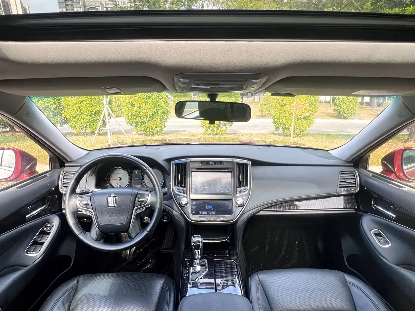 Toyota Crown 2015 2.5L Fashion Limited Edition фото 4