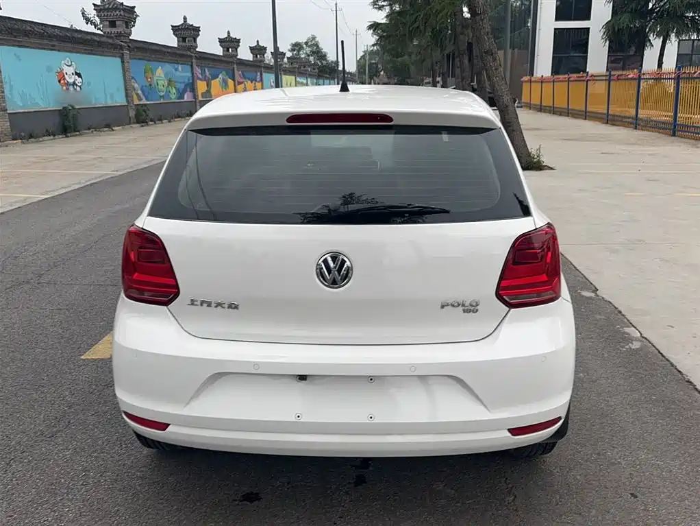 Volkswagen Polo 2016 1.6L Automatic Comfort фото 6