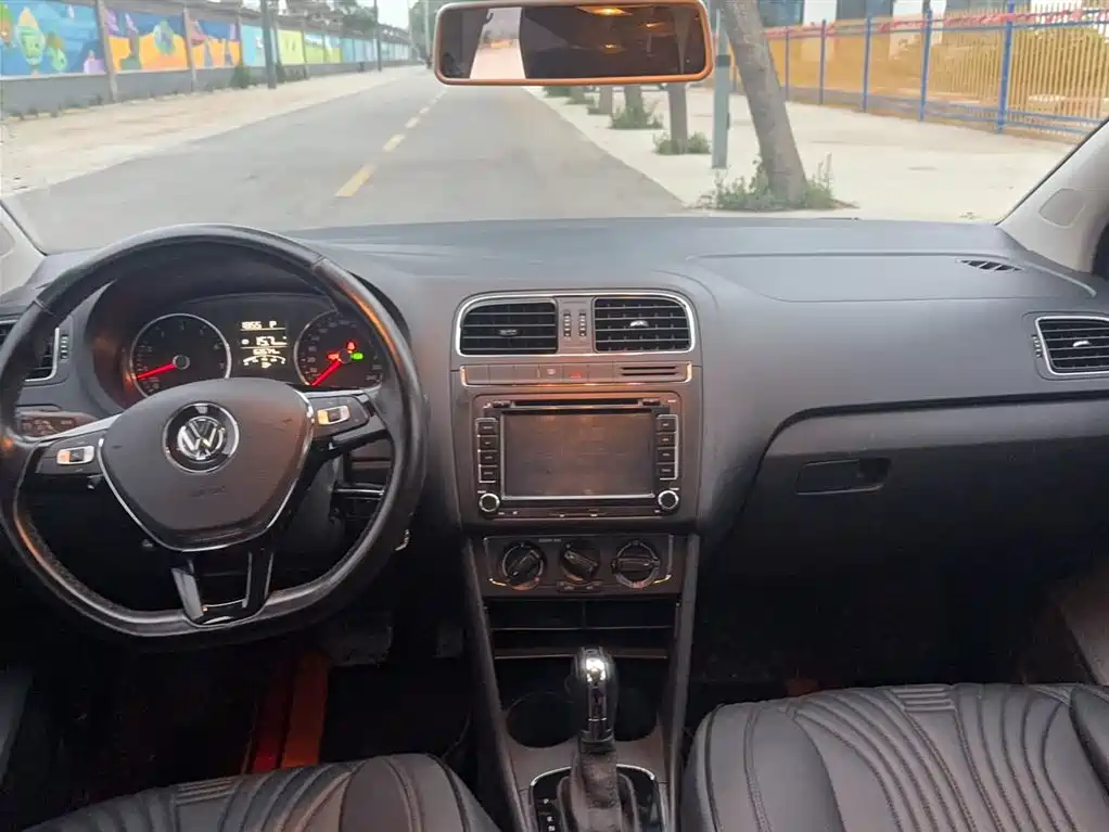 Volkswagen Polo 2016 1.6L Automatic Comfort фото 10