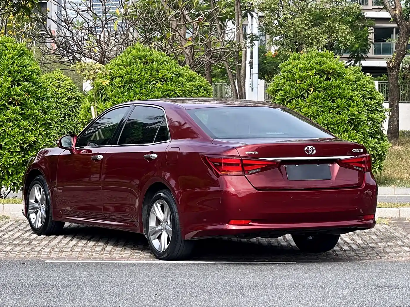 Toyota Crown 2015 2.5L Fashion Limited Edition фото 15