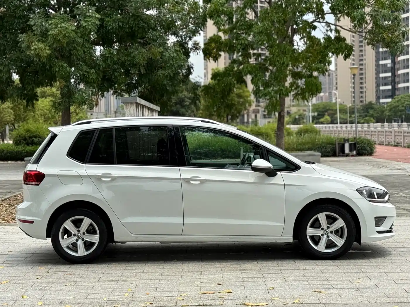 Volkswagen Golf Sportsvan 2016 1.6L Automatic Comfort фото 13