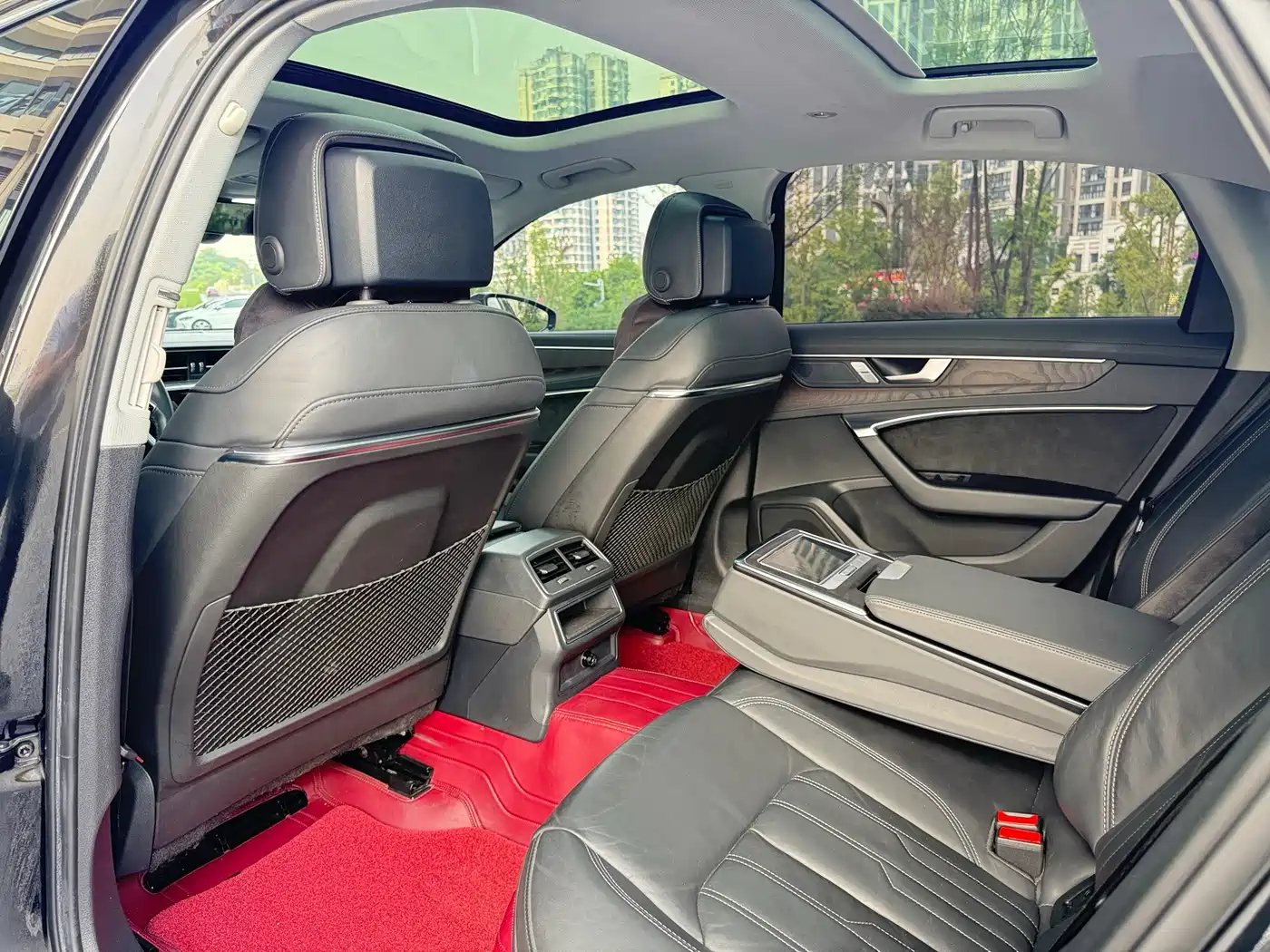 Фото 10 - Audi A6L