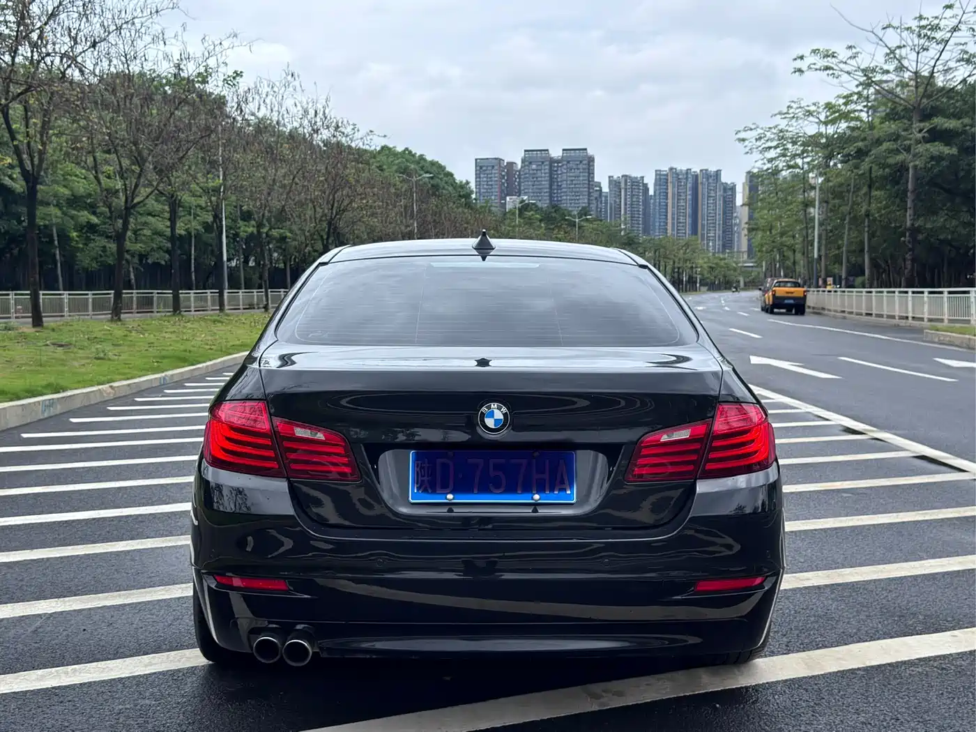 BMW 5 Series (Import) 2014 520i Classic фото 5