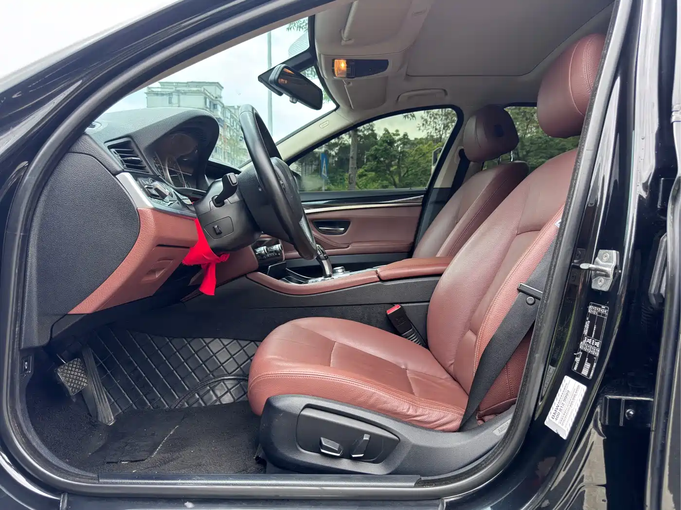 BMW 5 Series (Import) 2014 520i Classic фото 7