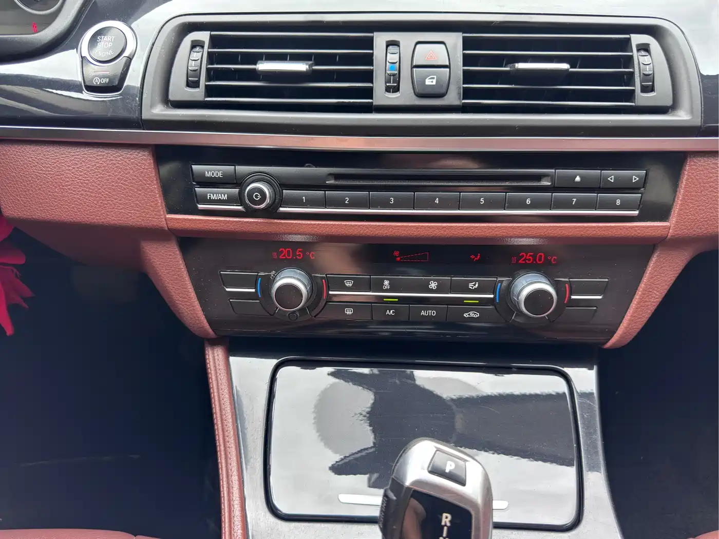 BMW 5 Series (Import) 2014 520i Classic фото 15
