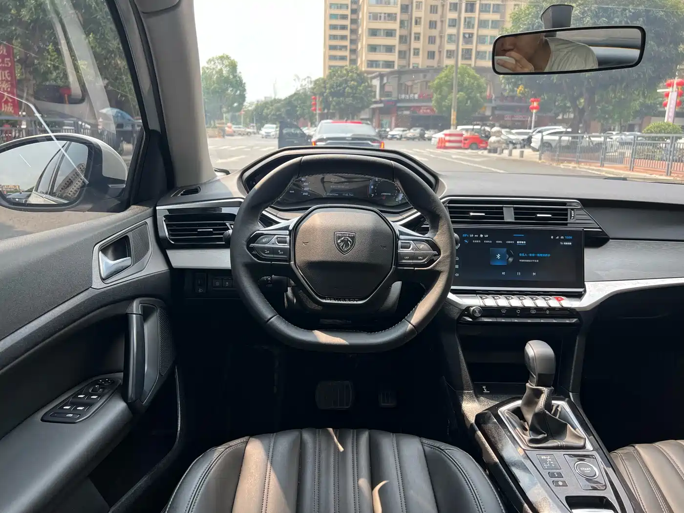 PEUGEOT 408