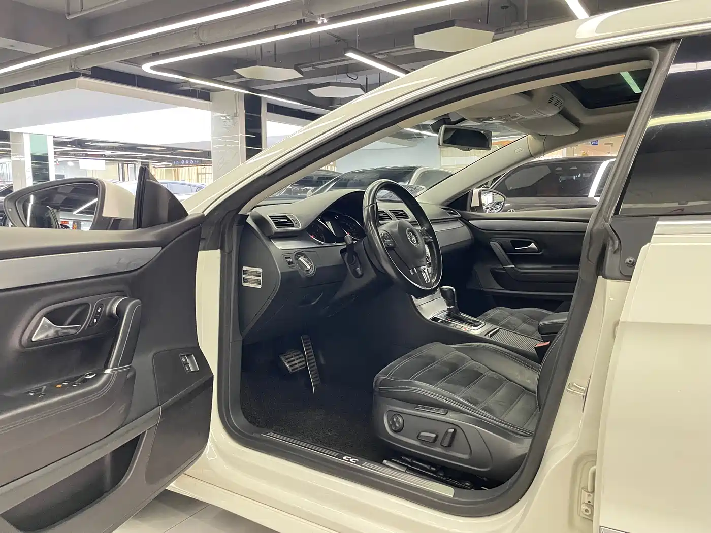 Volkswagen FAW-Volkswagen CC 2012 Model 2.0TSI Luxury фото 6