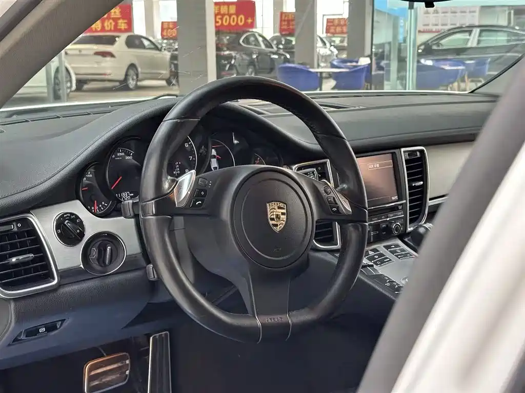 Porsche Panamera 2010 Panamera 4 3.6L фото 10