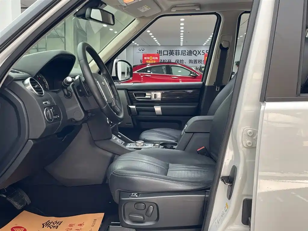 Land Rover Discovery 2016 3.0 SC V6 SE фото 14