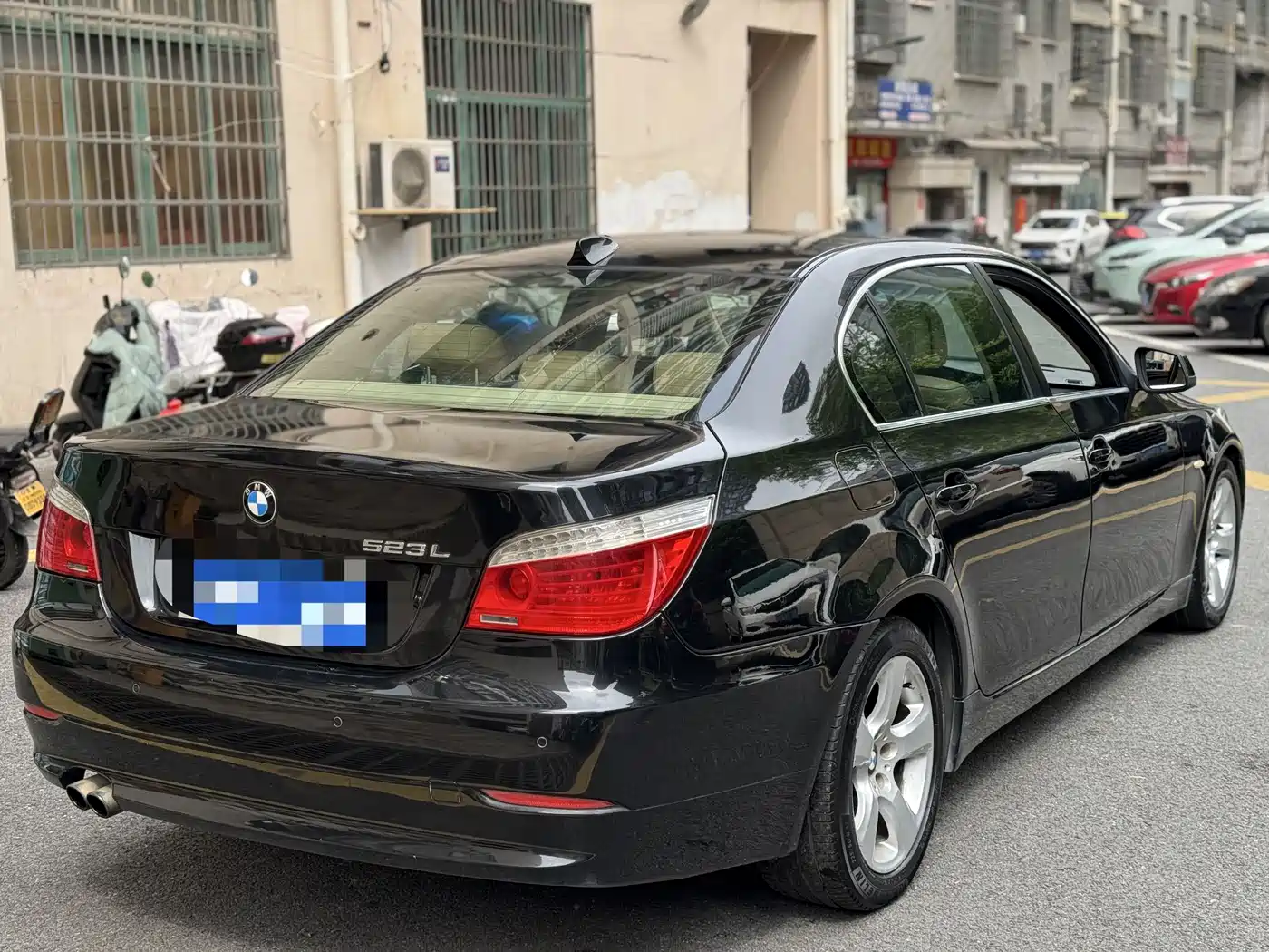 BMW 5 Series 2010 523Li Leading фото 4