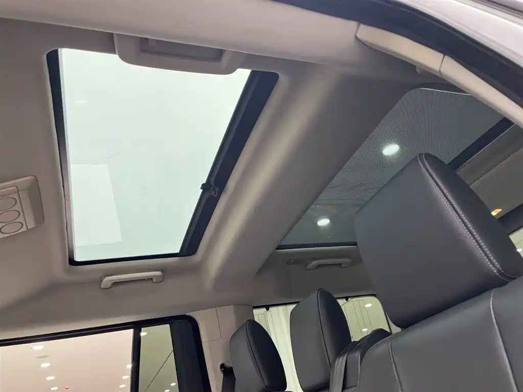 Land Rover Discovery 2016 3.0 SC V6 SE фото 17