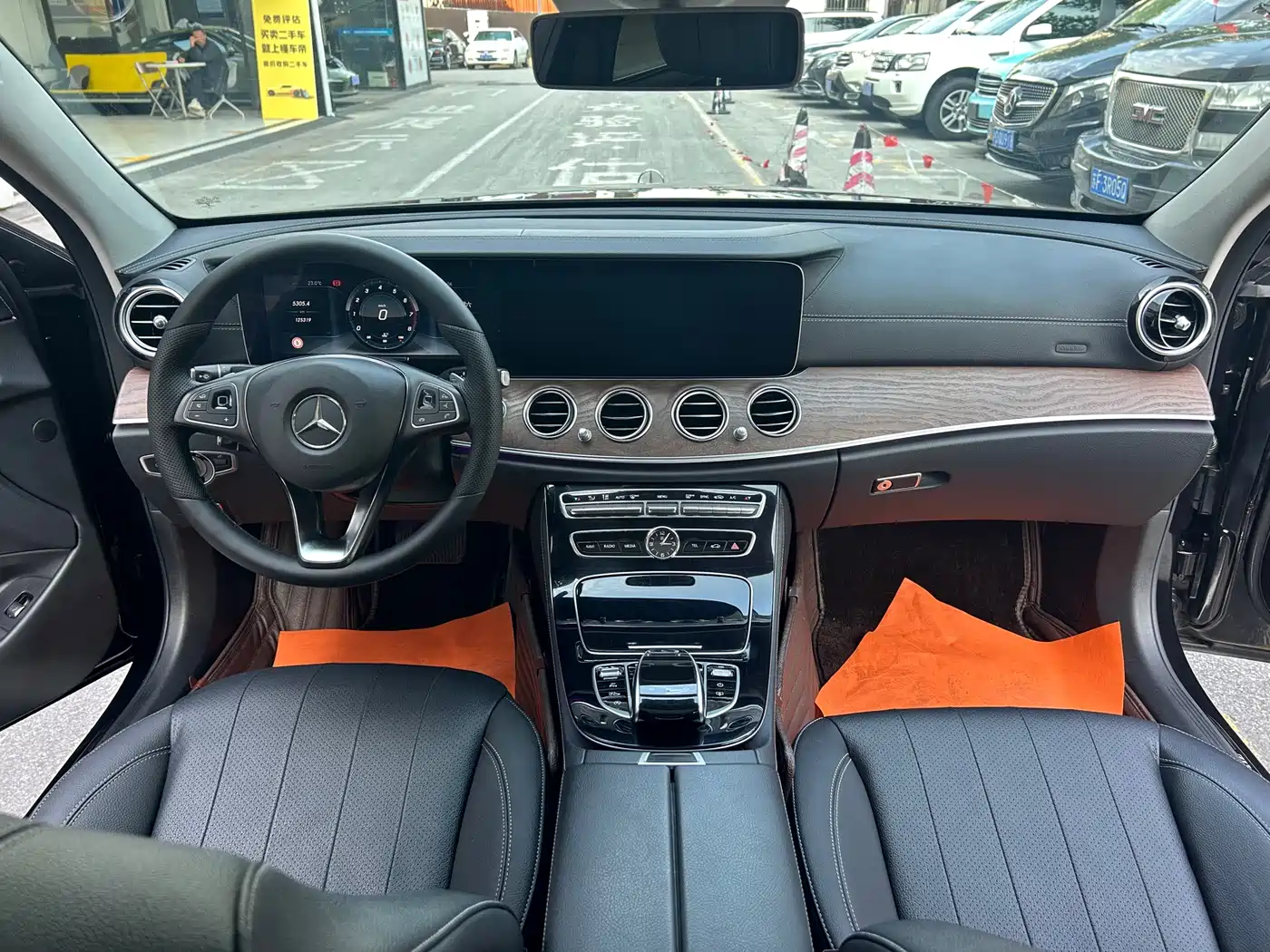 Mercedes-Benz E-Class 2018 E 300 L Luxury фото 5