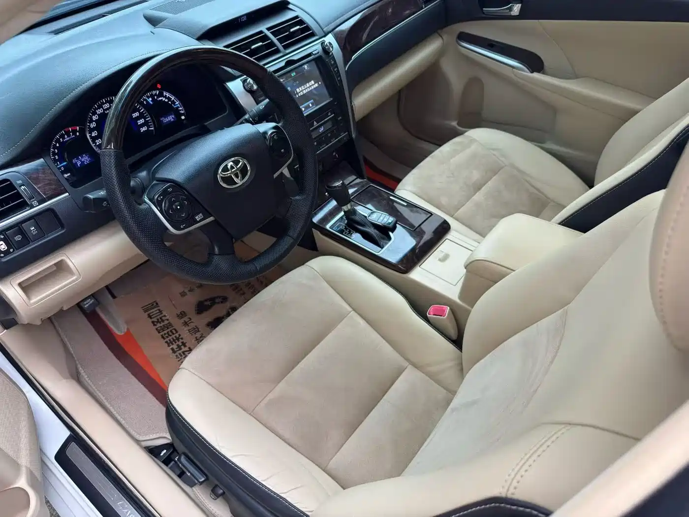 Toyota Camry 2016 2.5G 10th Anniversary Luxury Navigation Edition фото 4