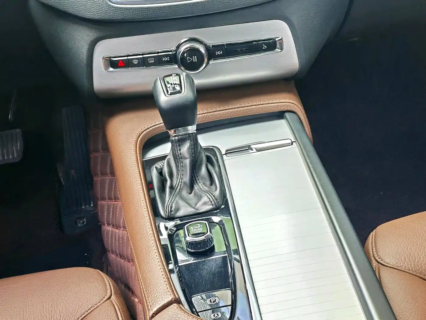 Фото 8 - Volvo XC90