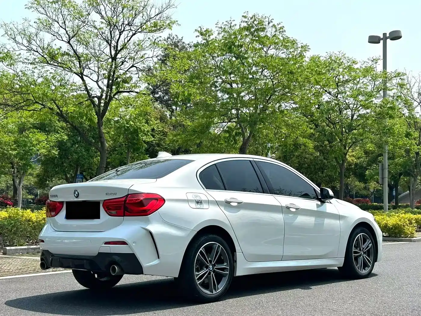 BMW 1 Series 2023 120i M Sport фото 4