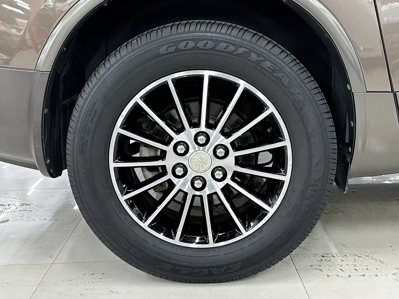 Buick Enclave 2010 3.6L Elite Edition фото 12