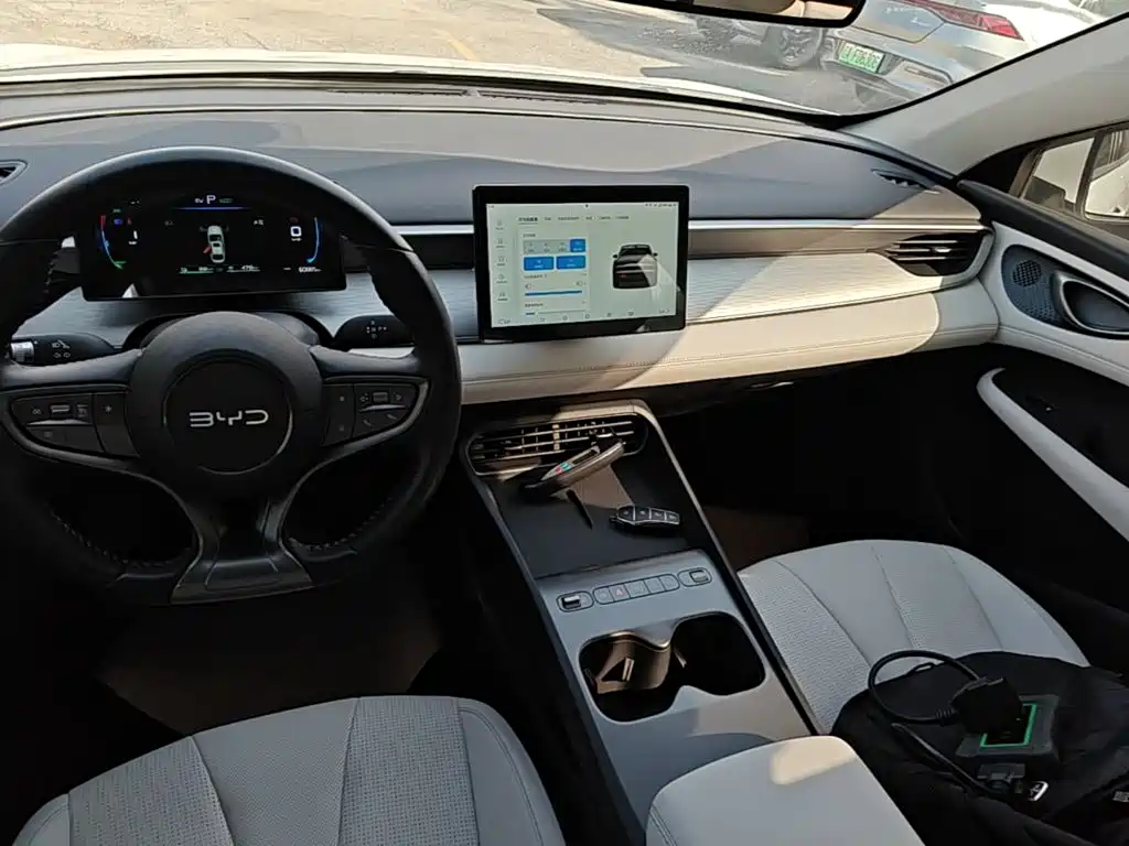 صورة 13 - BYD Seal 05