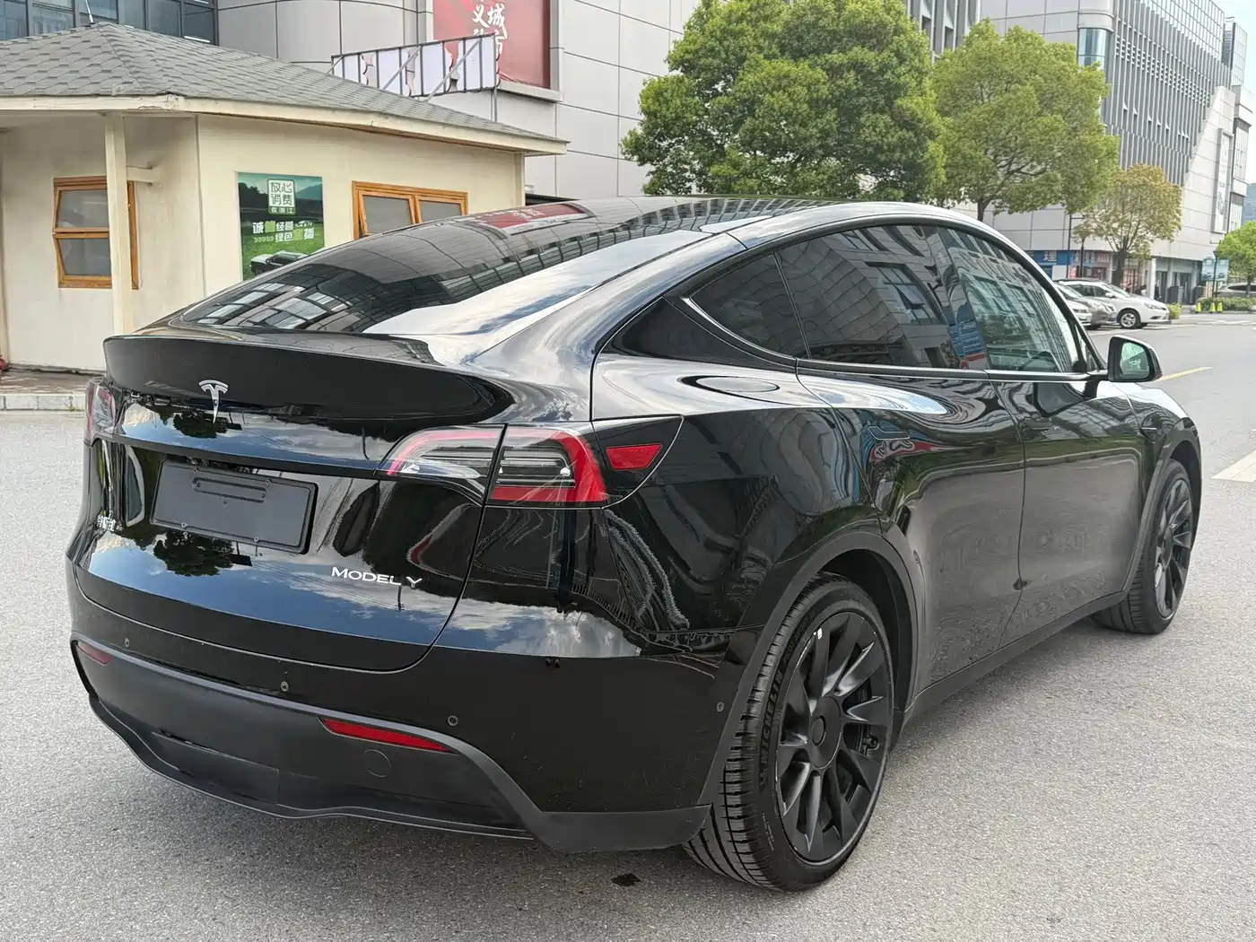 TESLA MODEL Y
