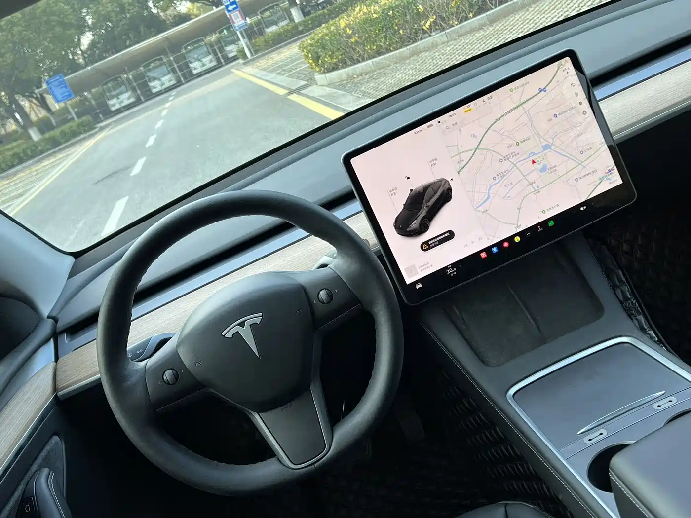 TESLA MODEL Y