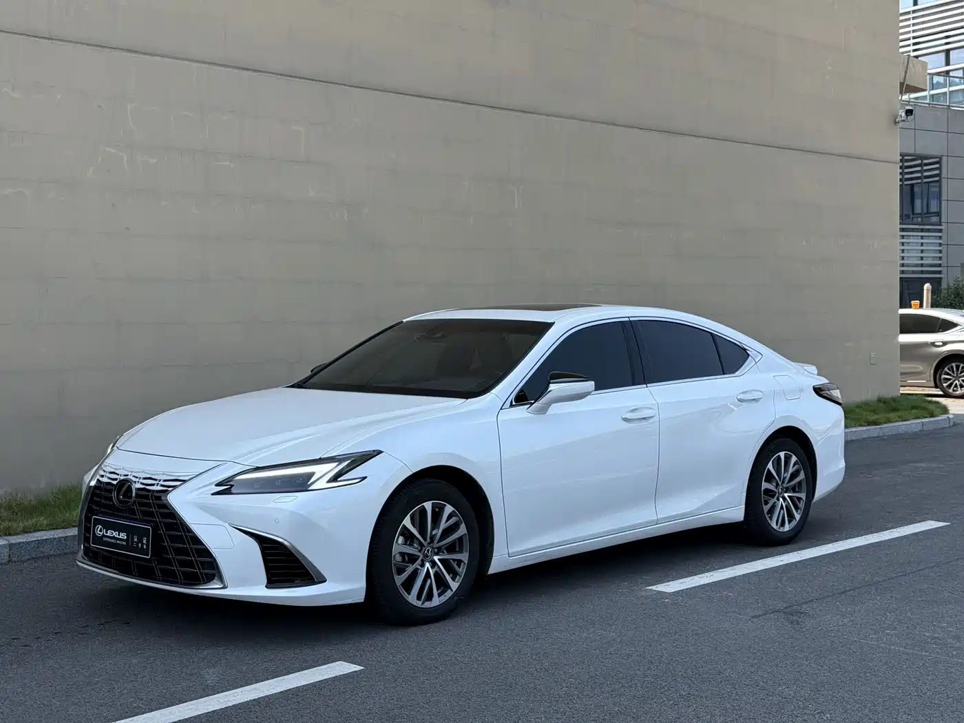 Lexus ES 2025 2025 300h Ultimate Edition