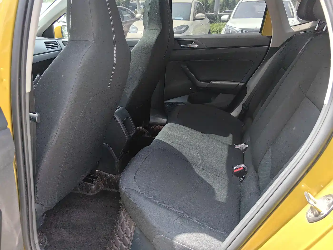 VOLKSWAGEN POLO