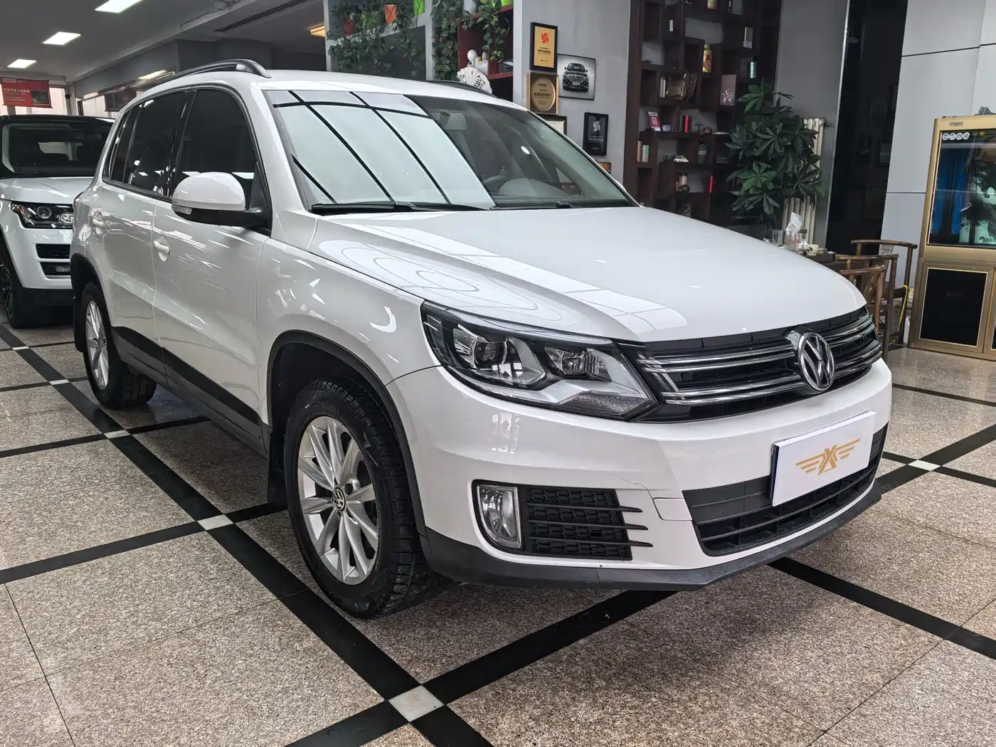 VOLKSWAGEN TIGUAN