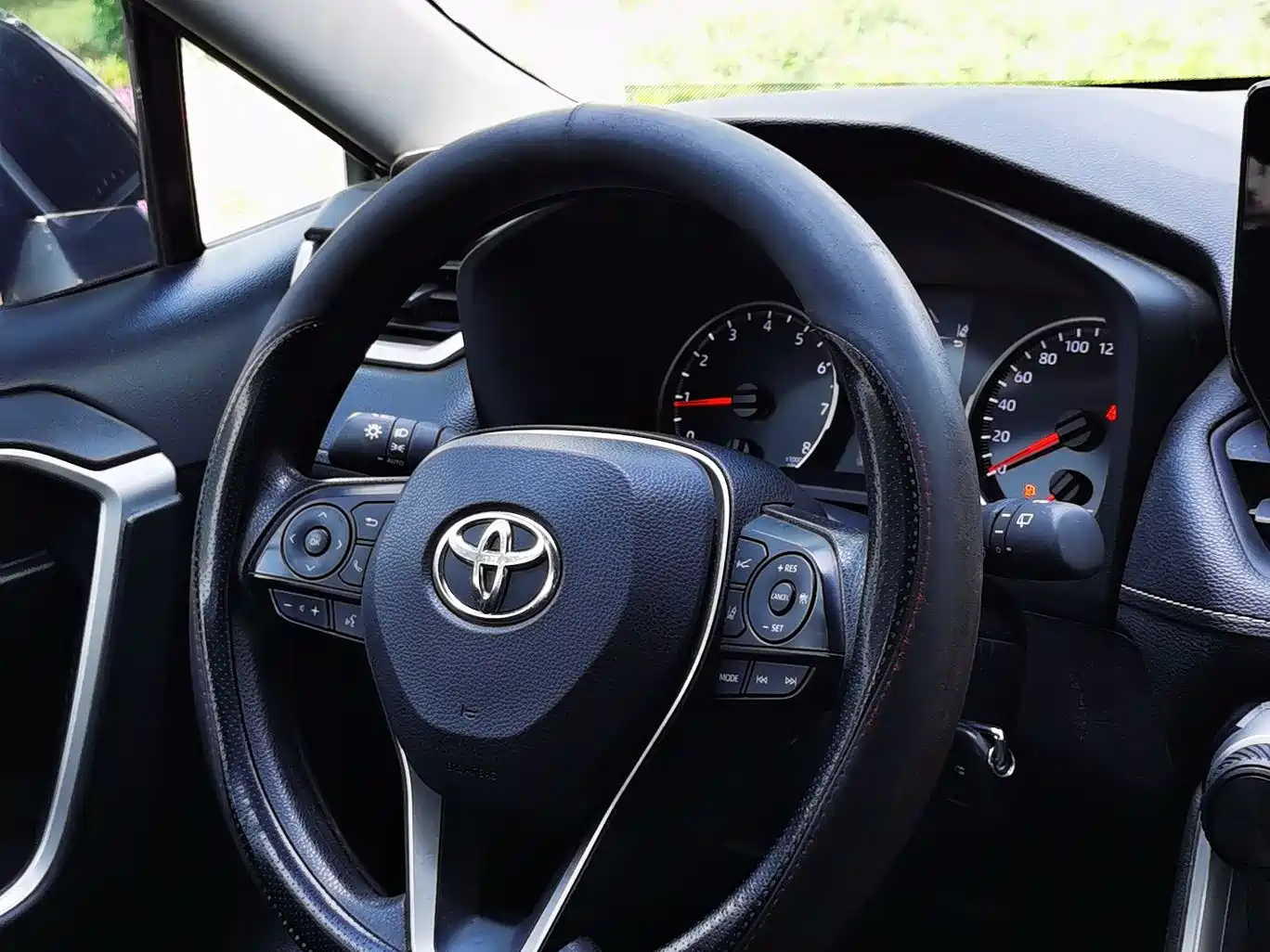 Toyota RAV4 Rongfang 2023 2.0L CVT 2WD Urban Edition фото 8