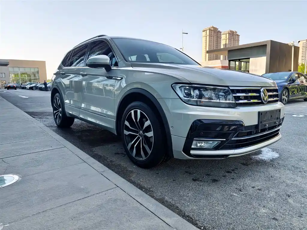 Volkswagen Tiguan L 2021 330TSI Automatic 2WD R-Line Flagship фото 4