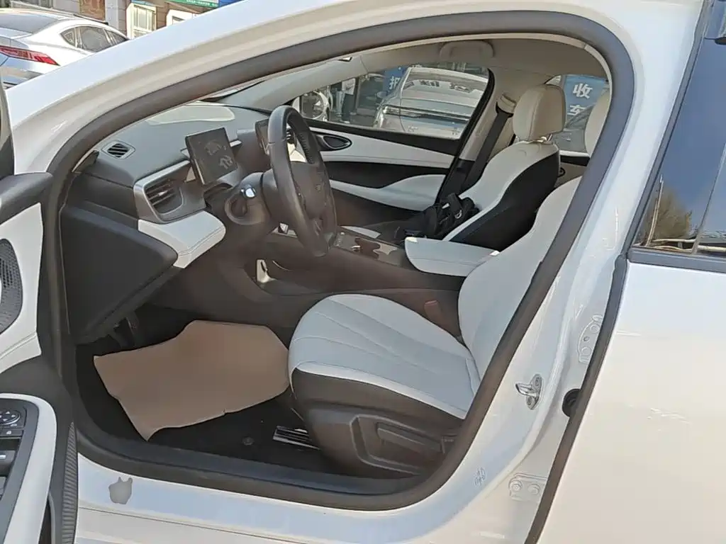 صورة 15 - BYD Seal 05