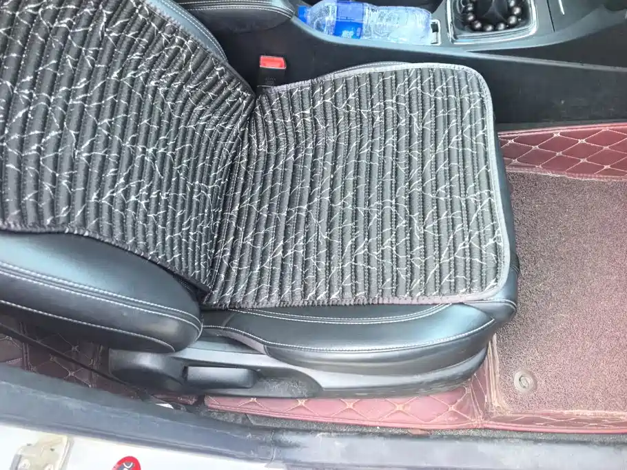 Фото 8 - Geely Emgrand